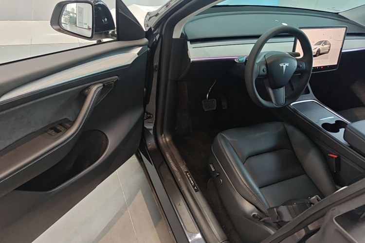 Tesla Model Y 2024 #16 Tesla Model Y 2024 car image #16