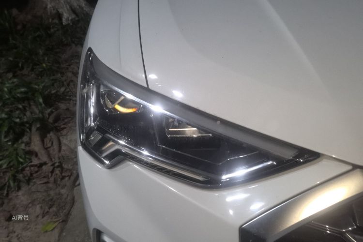 Audi Q3 2020 car image #8