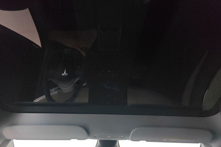 Tesla Model Y 2022 car image #18