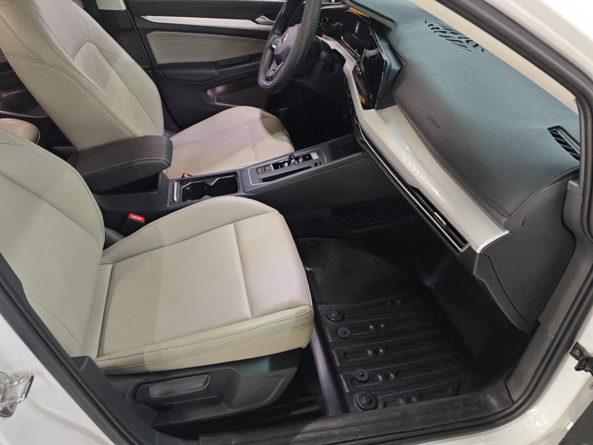 Volkswagen Golf 2021 car image #8