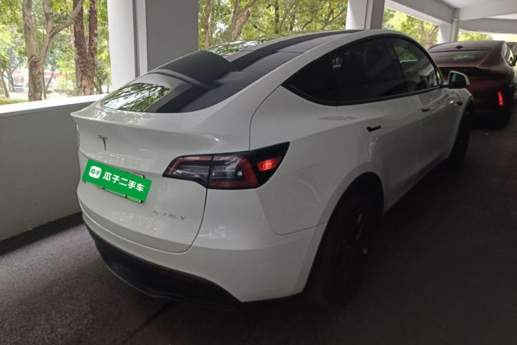 Tesla Model Y 2024 #5 Tesla Model Y 2024 car image #5