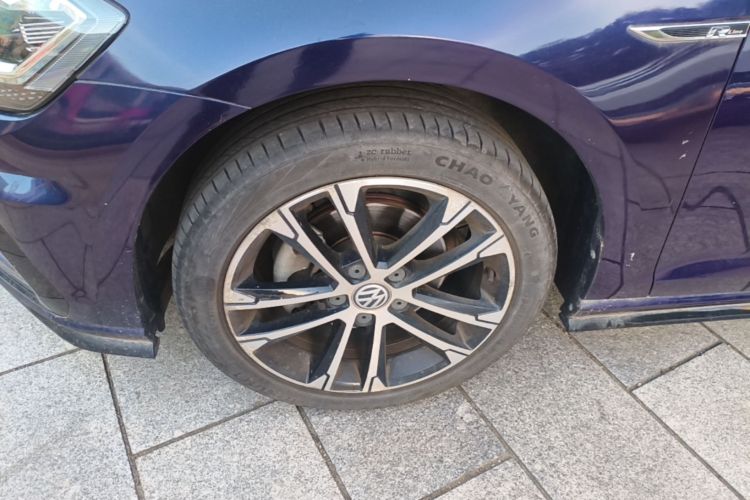 Volkswagen Golf 2019 car image #4