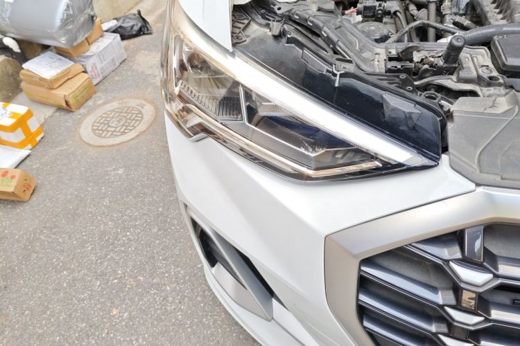 Audi Q3 2022 car image #8