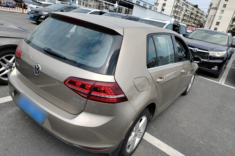 Volkswagen Golf 2017 car image #7