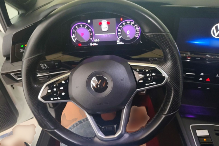 Volkswagen Golf 2021 car image #11