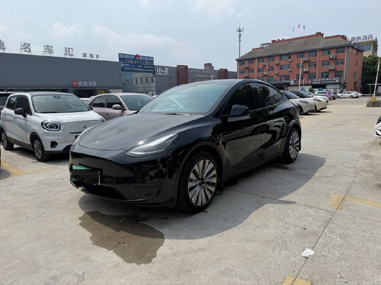 Tesla Model Y 2023 #2 Tesla Model Y 2023 car image #2