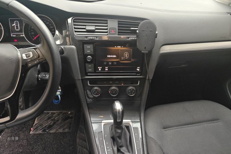 Volkswagen Golf 2019 car image #15