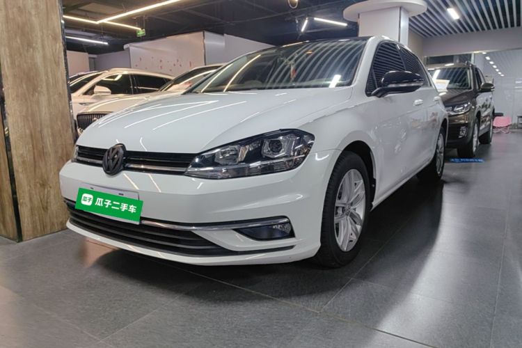 Volkswagen Golf 2019 car image #2