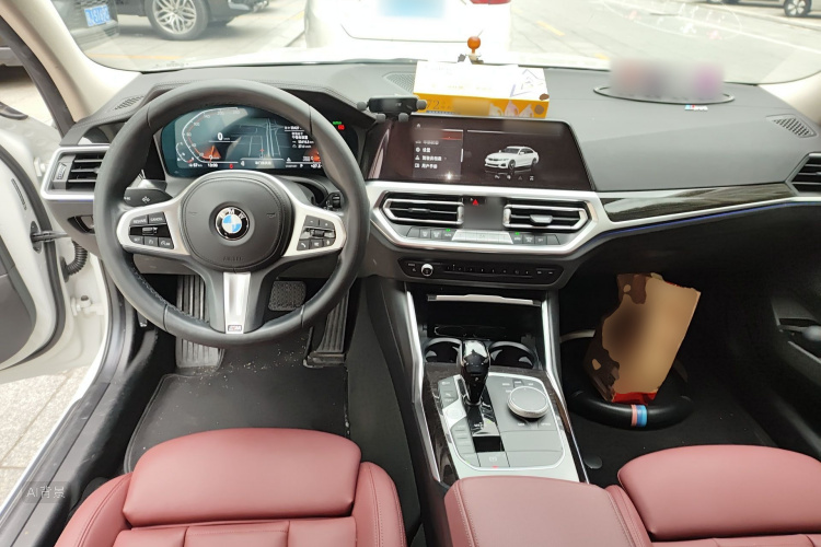 BMW 3 Series 2021 car image #11