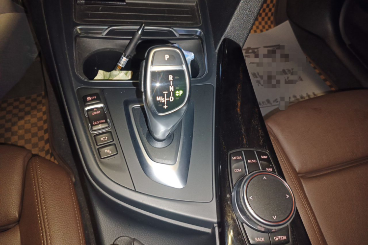 BMW 3 Series 2019 car image #14