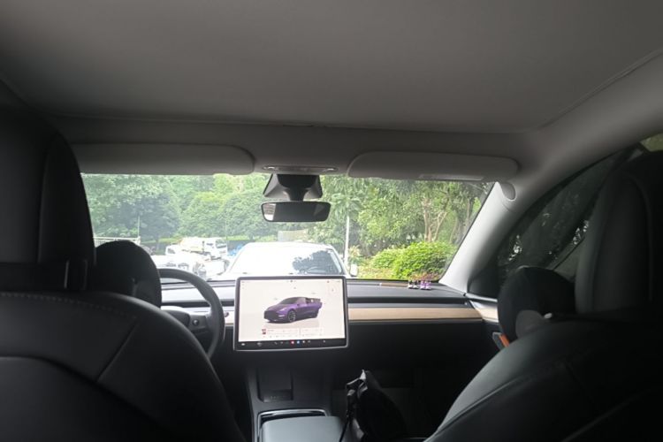 Tesla Model Y 2022 car image #18