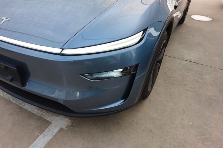 Tesla Model Y 2025 #23 Tesla Model Y 2025 car image #23