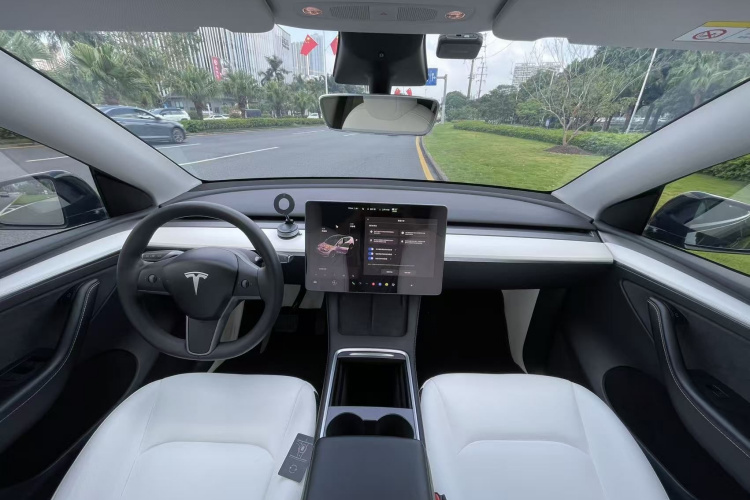 Tesla Model Y 2023 #11 Tesla Model Y 2023 car image #11