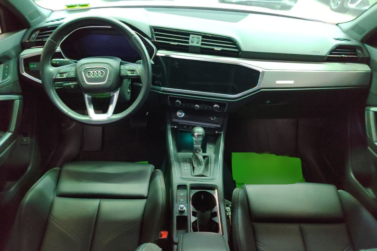 Audi Q3 2023 car image #11
