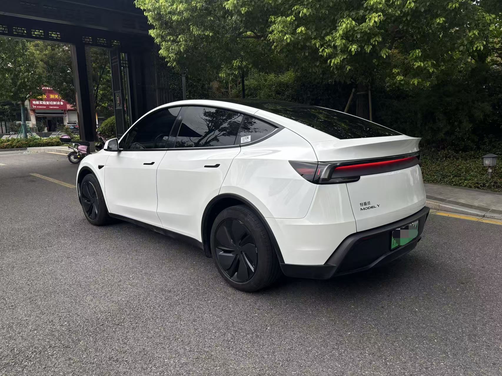 Tesla Model Y 2026 car image #5