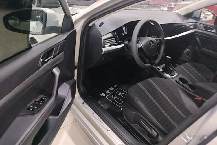 Volkswagen Lavida 2020 car image #16
