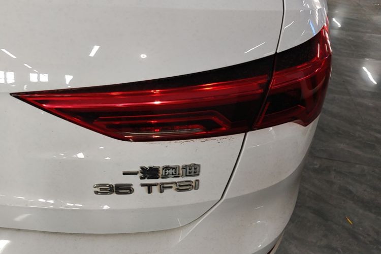 Audi Q3 2021 car image #8