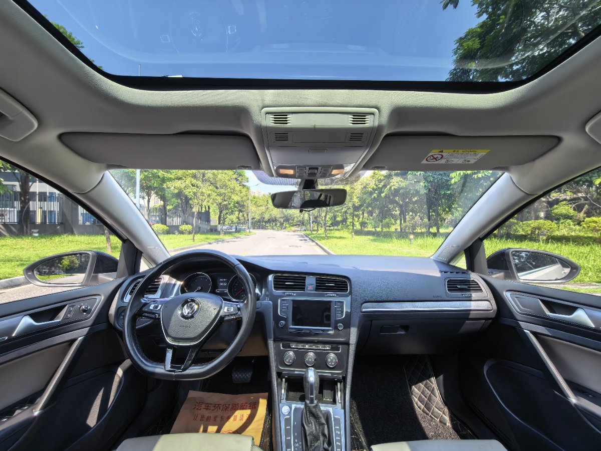 Volkswagen Golf 2017 car image #8