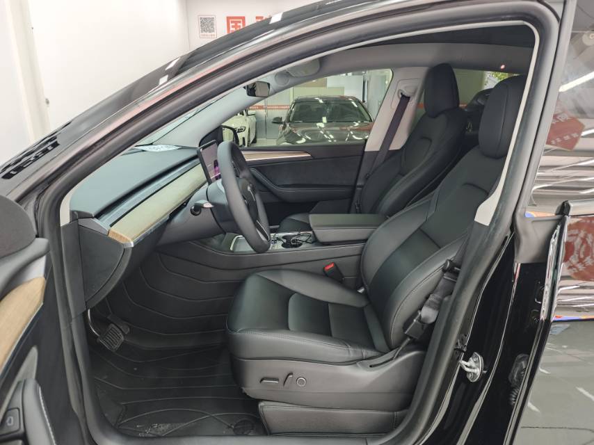 Tesla Model Y 2023 #2 Tesla Model Y 2023 car image #2