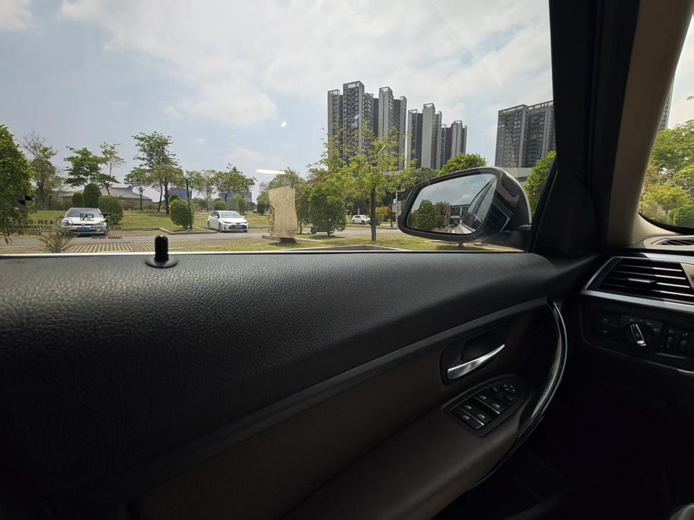 BMW 3 Series 2019 car image #10