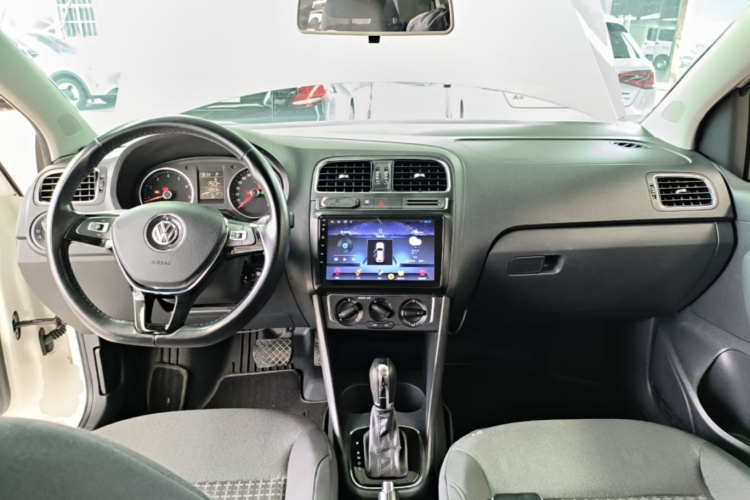 Volkswagen Polo 2017 car image #10