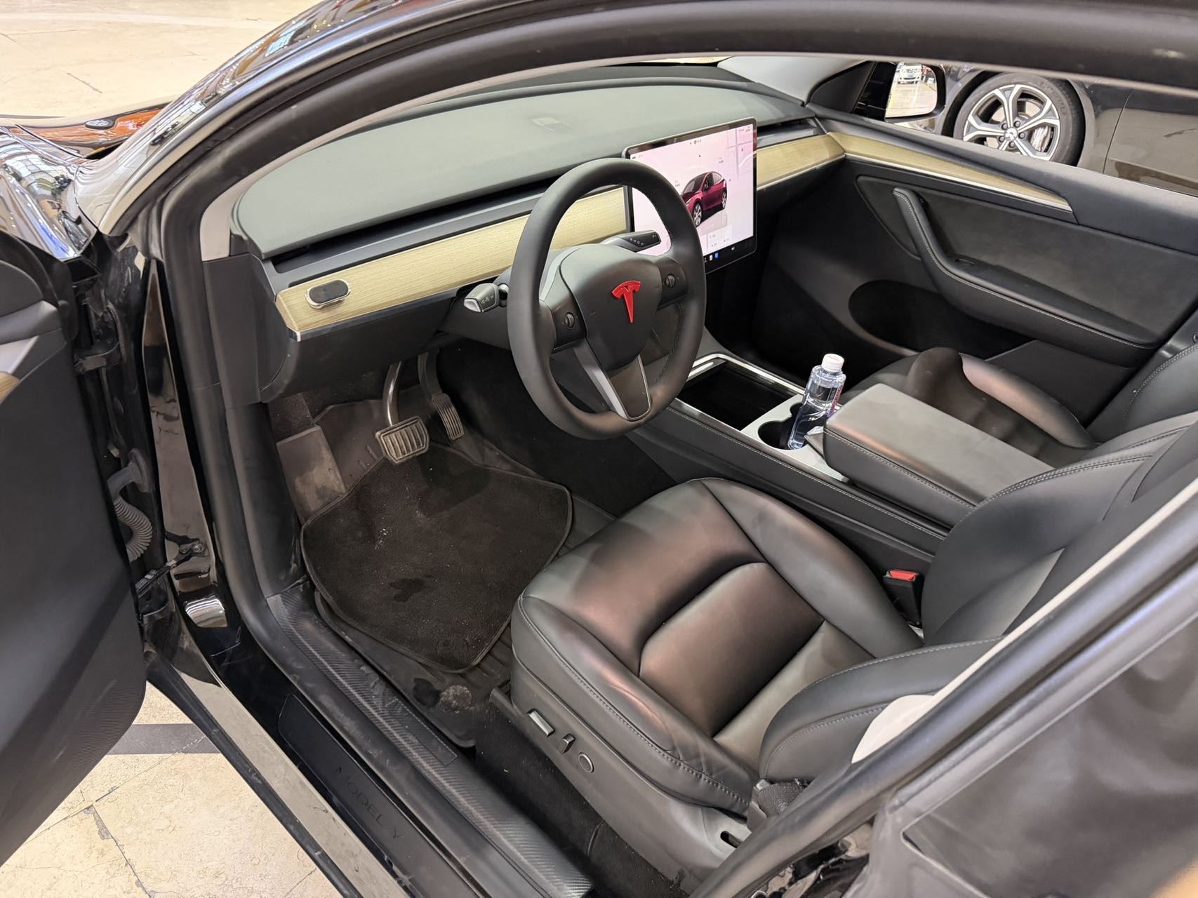 Tesla Model Y 2023 car image #5