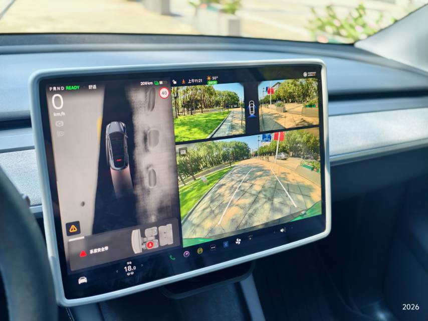Tesla Model Y 2024 imagen de coche #11