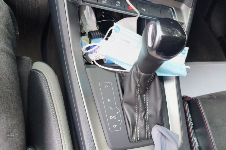 Audi Q3 2020 car image #16