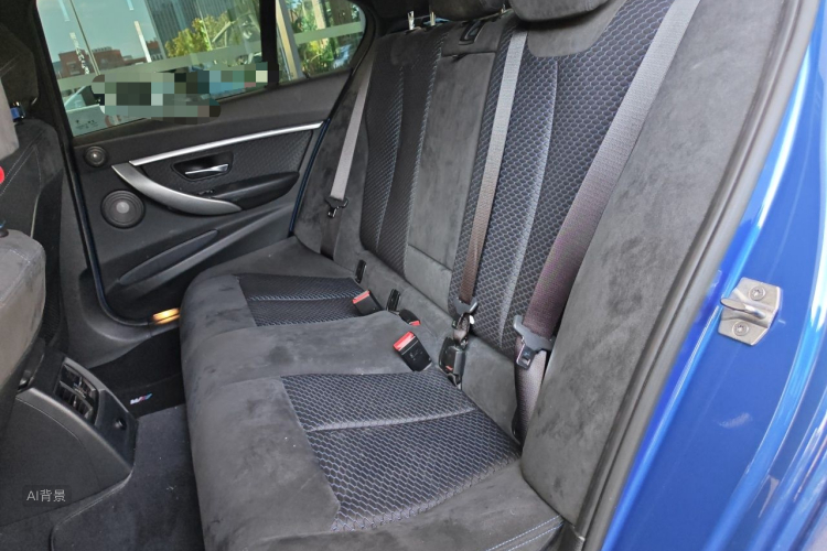BMW 3 Series 2018 car image #19