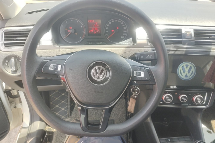 Volkswagen Santana 2019 #11 Volkswagen Santana 2019 car image #11