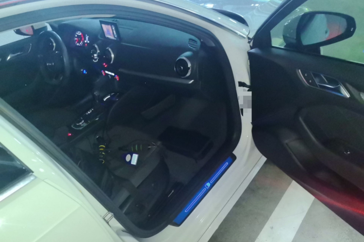 Audi A3 2017 car image #21
