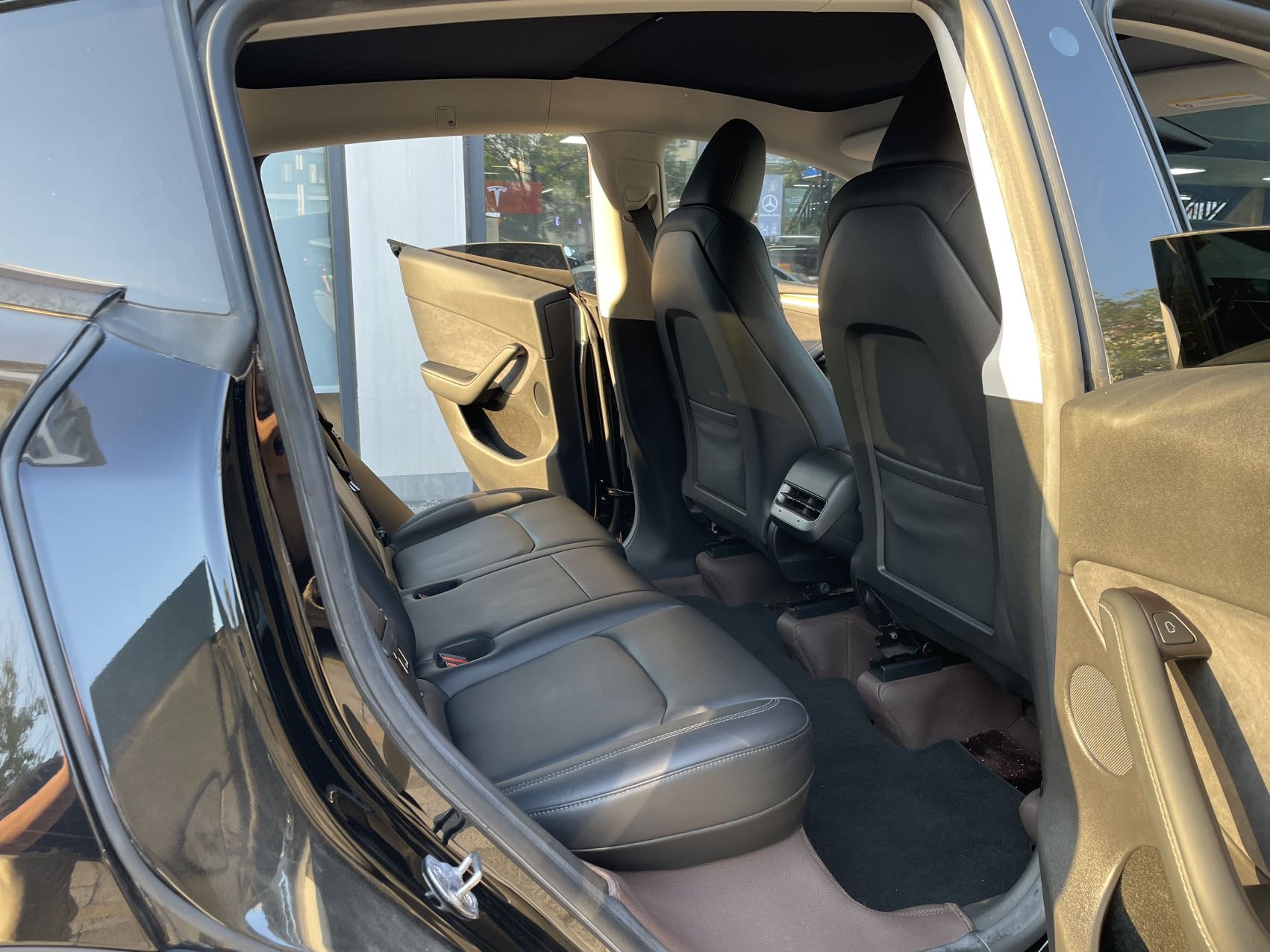 Tesla Model Y 2023 car image #5
