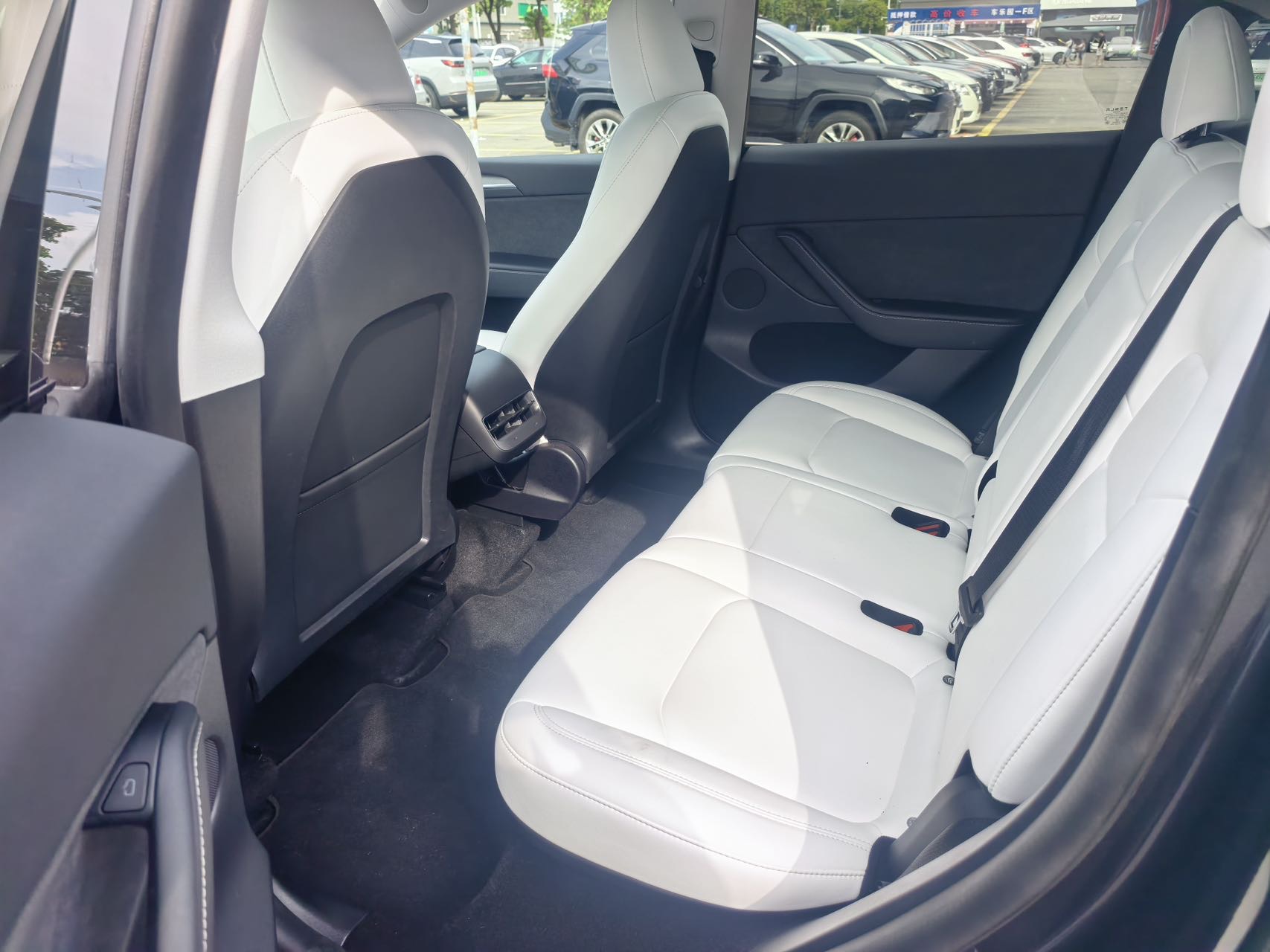 Tesla Model Y 2024 #6 Tesla Model Y 2024 car image #6