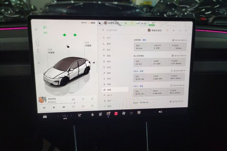 Tesla Model Y 2025 #12 Tesla Model Y 2025 car image #12