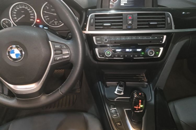 BMW 3 Series 2017 car image #10