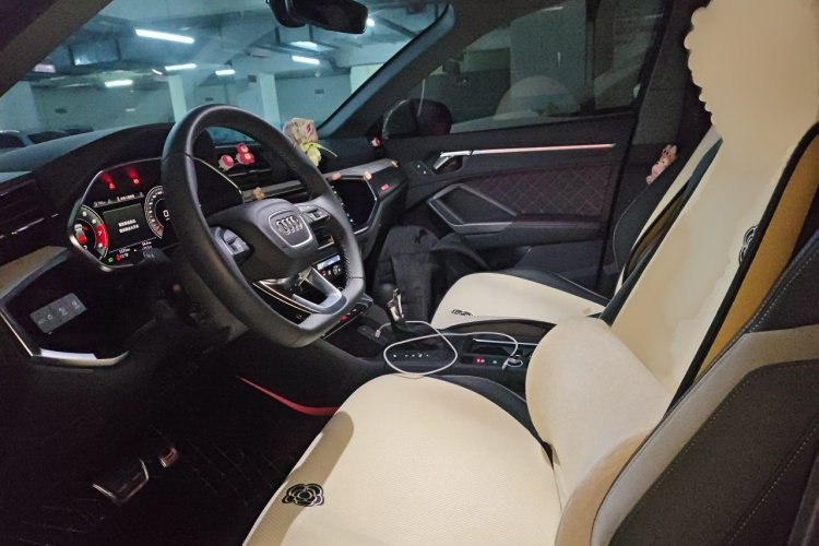 Audi Q3 2025 car image #19