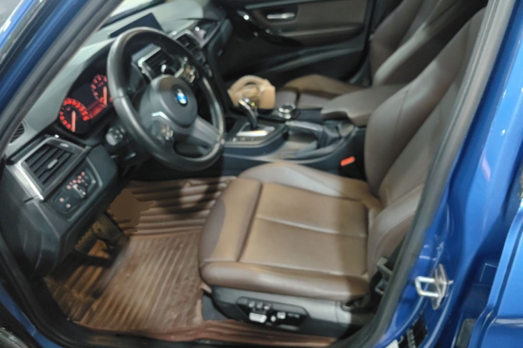 BMW 3 Series 2019 car image #15