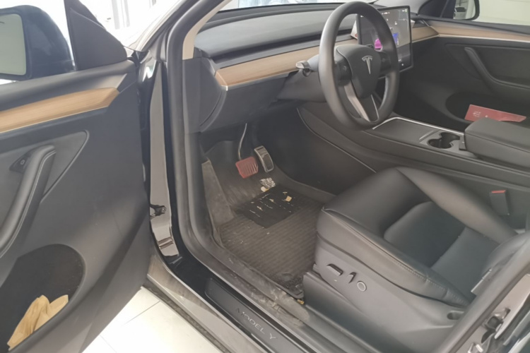 Tesla Model Y 2023 #16 Tesla Model Y 2023 car image #16