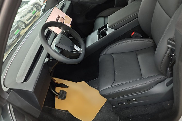 Tesla Model Y 2026 #15 Tesla Model Y 2026 car image #15