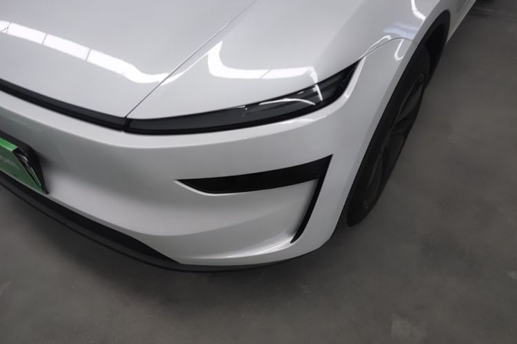 Tesla Model Y 2025 #23 Tesla Model Y 2025 immagine di auto #23