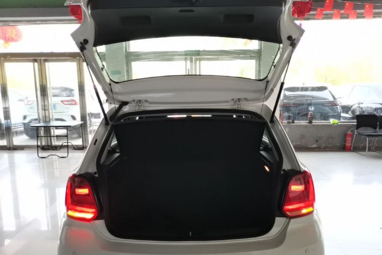 Volkswagen Polo 2018 car image #19