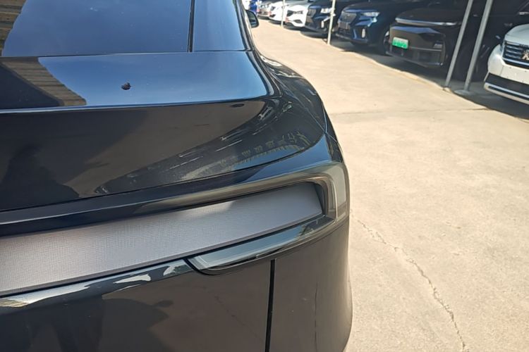 Tesla Model Y 2025 car image #8