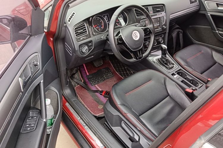 Volkswagen Golf 2017 car image #16