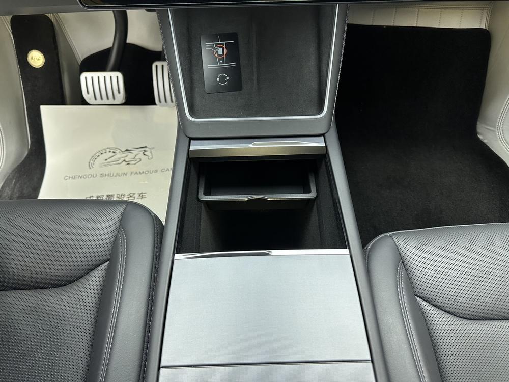Tesla Model Y 2025 #8 Tesla Model Y 2025 car image #8