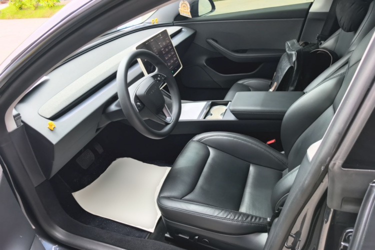 Tesla Model 3 2025 car image #15