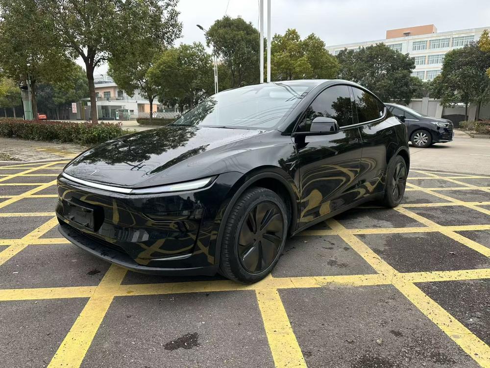 Tesla Model Y 2025 Tesla Model Y 2025 car image