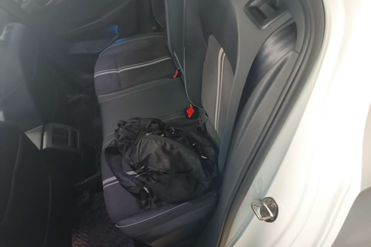 Volkswagen Golf 2023 car image #17