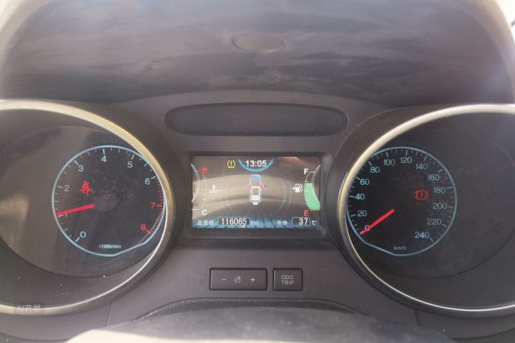 BYD Yuan 2016 #13 BYD Yuan 2016 car image #13
