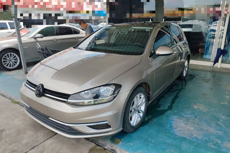 Volkswagen Golf 2018 car image #2