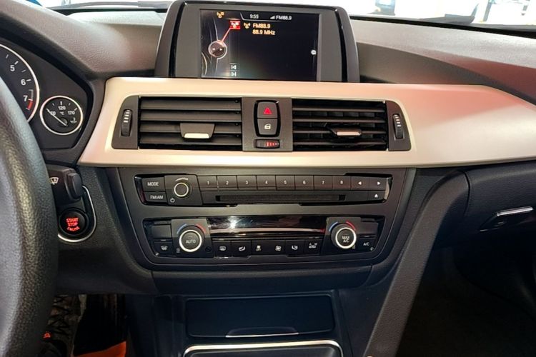 BMW 3 Series 2015 صورة سيارة #17